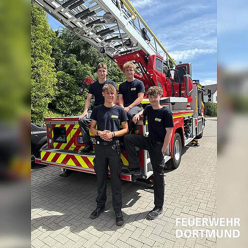 Photo shared by Feuerwehr Dortmund on July 14, 2025 tagging @ffdolz14, and @jugendfeuerwehr_syburg. May be an image of 2 people and text.